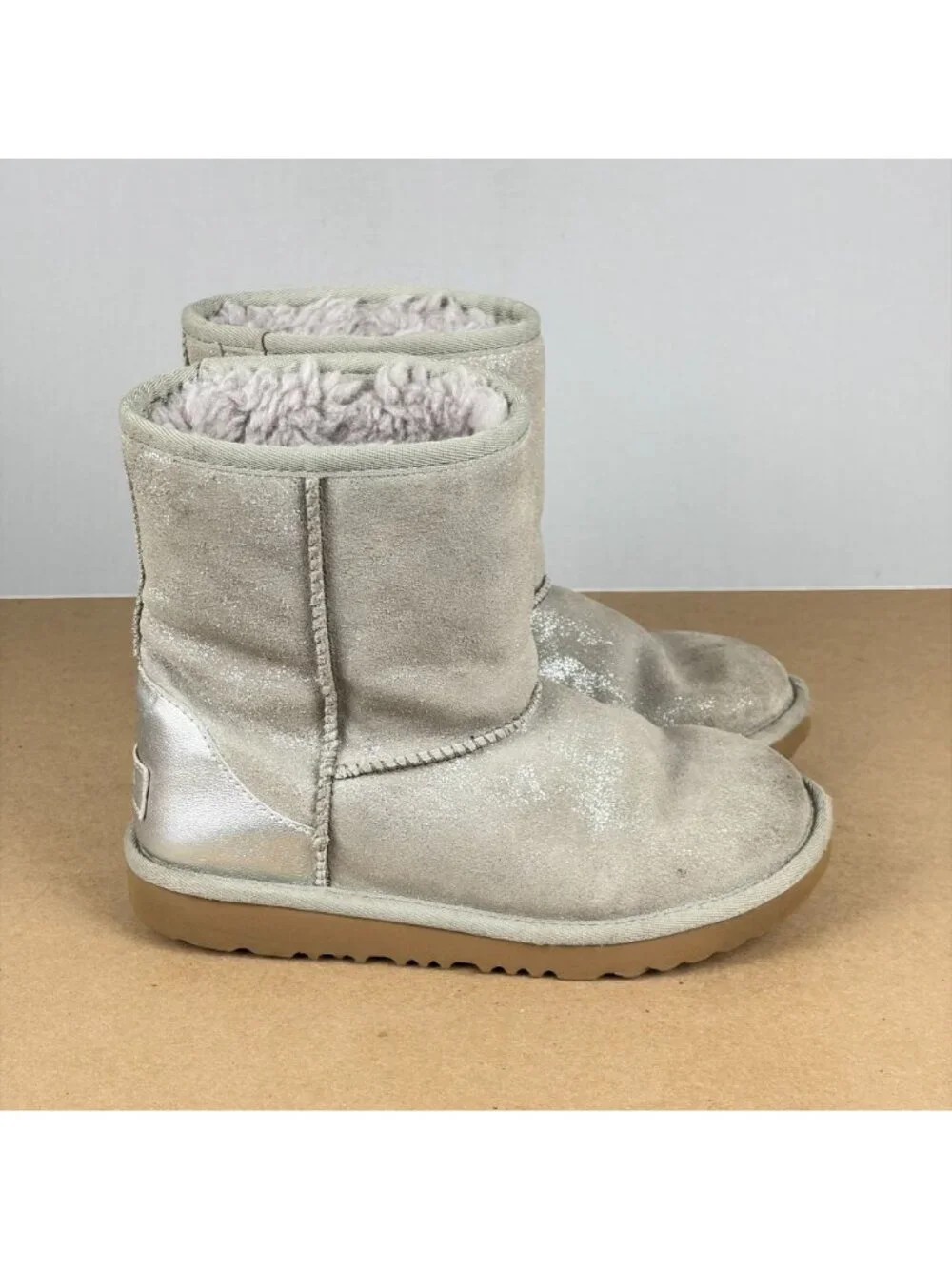 UGG Classic Short II Shimmer Pull On Boots Kids Size 4 Silver Shearling Lined